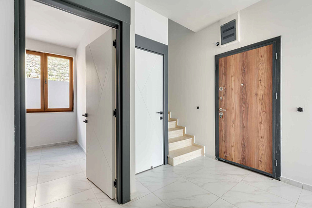 Spacious and bright apartments with panoramic sea views — photo 17